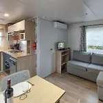Cozy Stacaravan In Saint-julien-en Born 3*