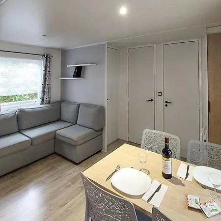 Awesome Stacaravan In Saint-julien-en Born 3* Saint-Julien-en-Born