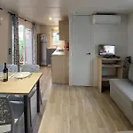Stunning Stacaravan In Saint-julien-en Born סן-ז'וליין-אן-בורן