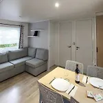 Stunning Stacaravan In Saint-julien-en Born 3* סן-ז'וליין-אן-בורן