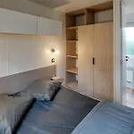 אתר קמפינג Stunning Stacaravan In Saint-julien-en Born